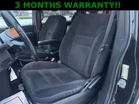 Used 2018 Dodge Grand Caravan SE image 12