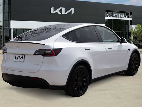 Used 2021 Tesla Model Y Long Range image 6