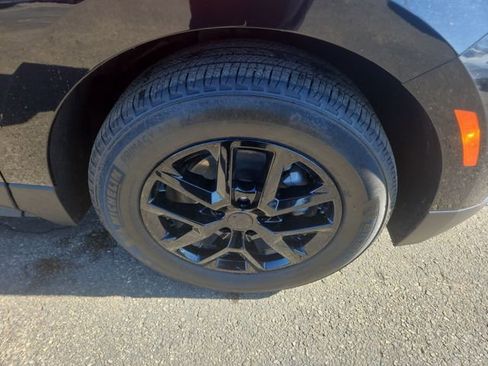 Used 2023 Chevrolet Equinox LS w/ LS Convenience Package image 18