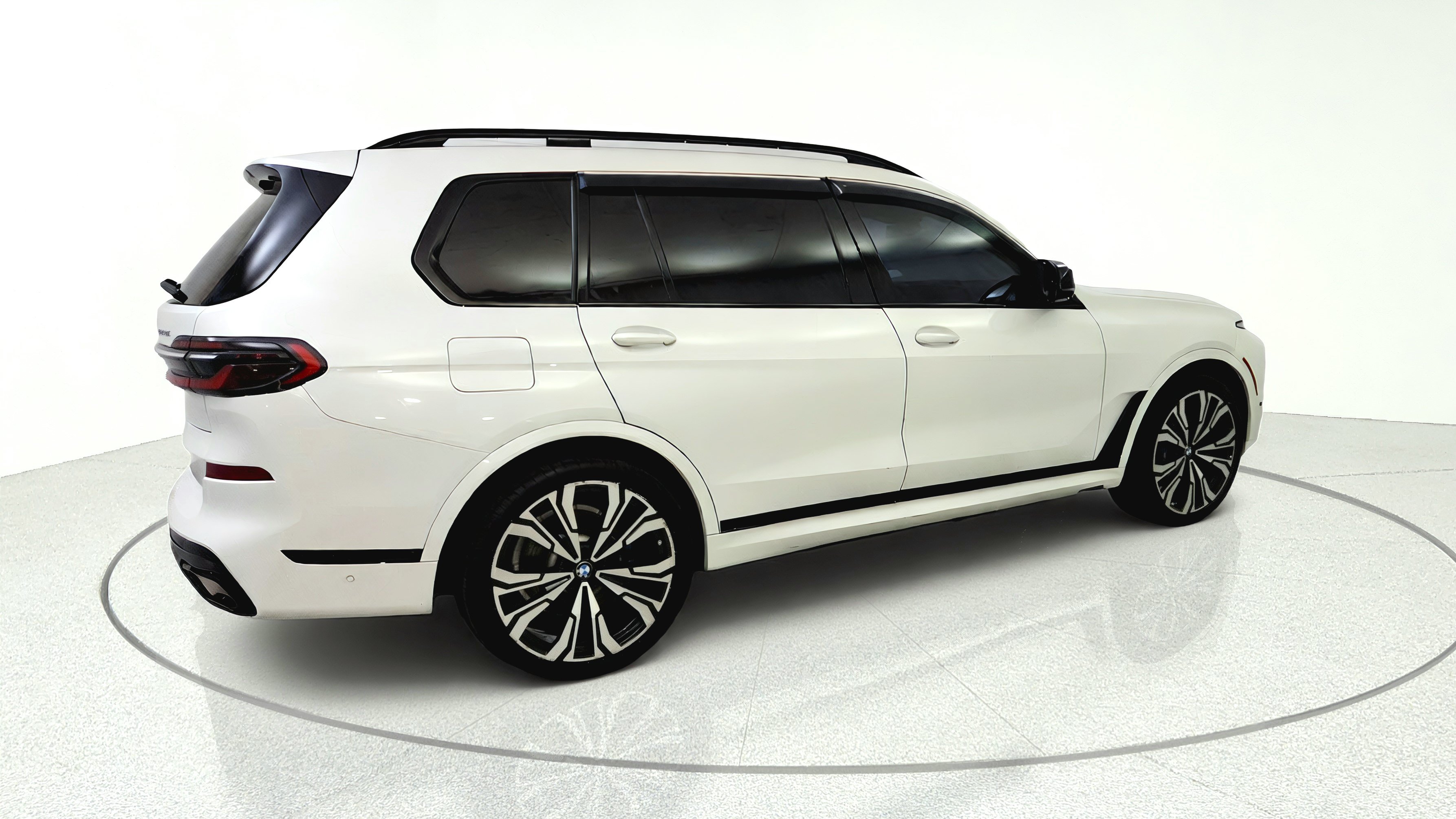 Used 2023 BMW X7 xDrive40i w/ M Sport Package AWD/4WD image 7