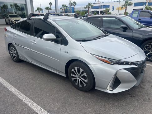 Used 2022 Toyota Prius Prime XLE image 29