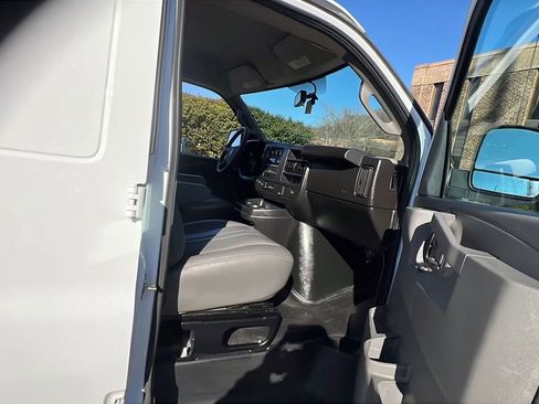 Used 2023 GMC Savana 2500 Extended image 24