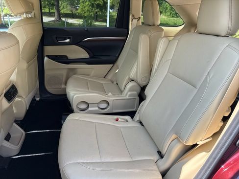 Used 2018 Toyota Highlander Limited AWD/4WD image 31