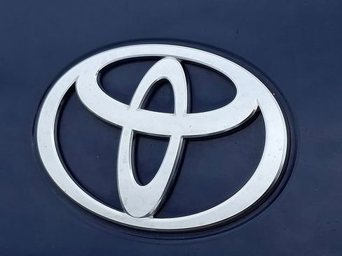 Used 2025 Toyota Camry SE FWD image 7