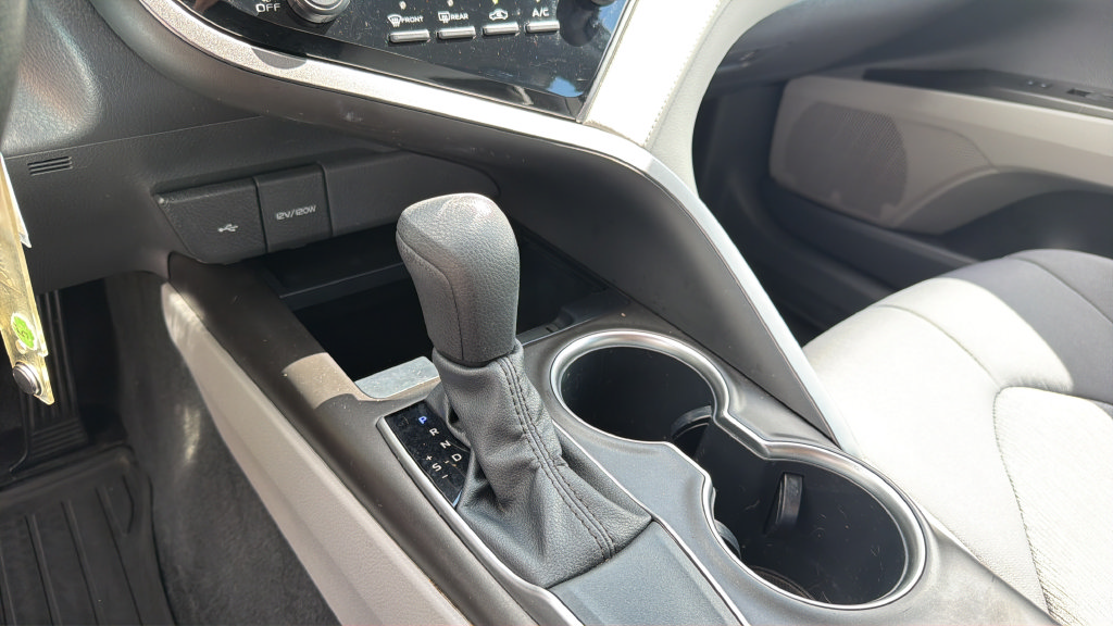 Used 2021 Toyota Camry LE FWD image 18