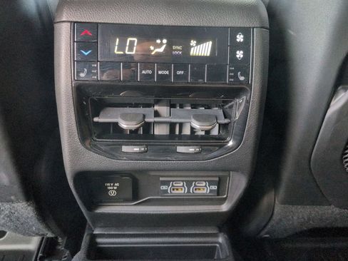 Used 2021 Jeep Grand Cherokee L Limited AWD/4WD image 24