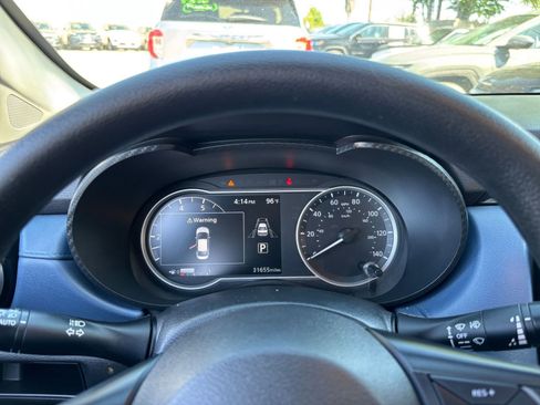 Used 2025 Nissan Versa SV FWD image 39