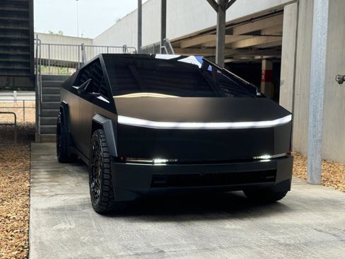 Used 2024 Tesla Cybertruck AWD Crew Cab image 6