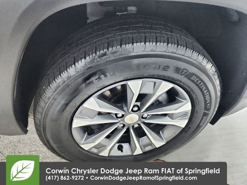 Used 2025 Chevrolet Equinox LT FWD image 32