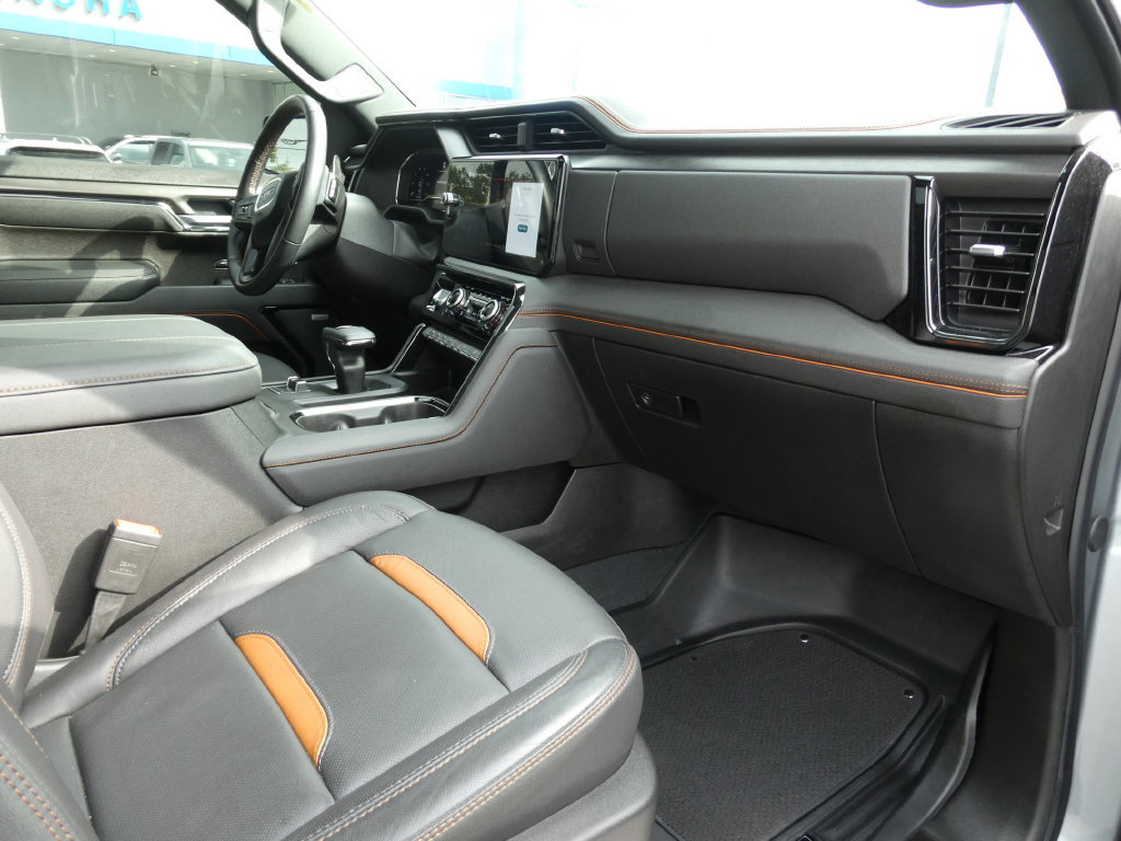 Used 2025 GMC Sierra 1500 AT4 w/ AT4 Premium Package AWD/4WD image 14