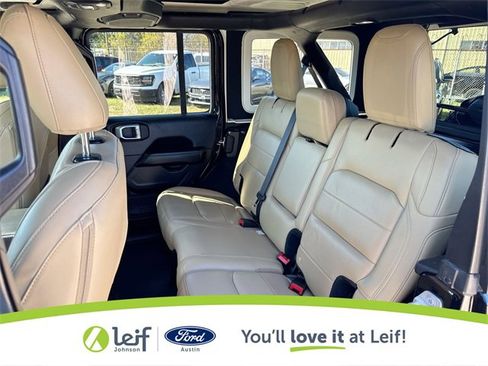 Used 2018 Jeep Wrangler Unlimited Sahara image 29