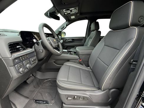 New 2026 Chevrolet Suburban Premier w/ Sun And Tow Package AWD/4WD image 9