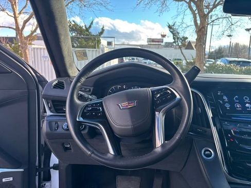 Used 2019 Cadillac Escalade ESV Platinum image 17