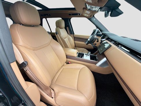 Used 2025 Land Rover Range Rover SE image 16