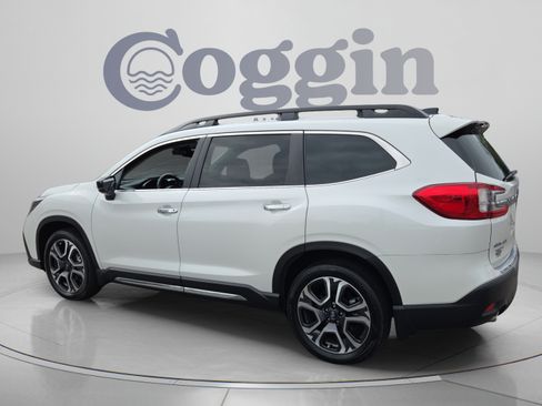 Used 2024 Subaru Ascent Touring AWD/4WD image 3