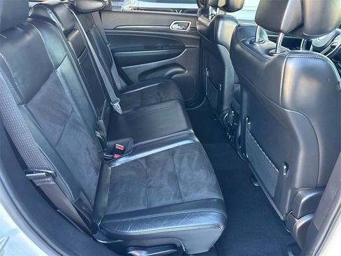 Used 2020 Jeep Grand Cherokee Altitude image 18