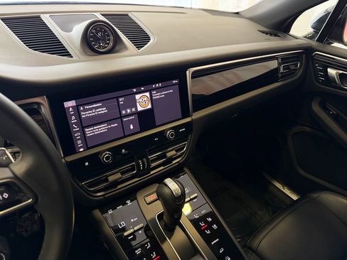 Certified 2024 Porsche Macan S AWD/4WD image 18