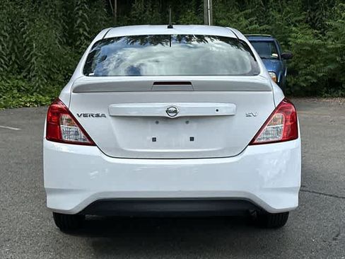 Used 2017 Nissan Versa SV FWD image 4