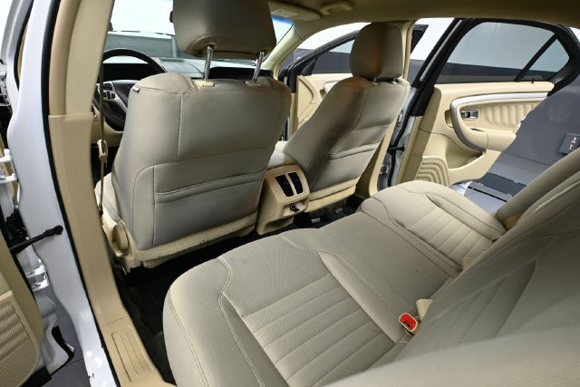 Used 2018 Ford Taurus SE FWD image 28