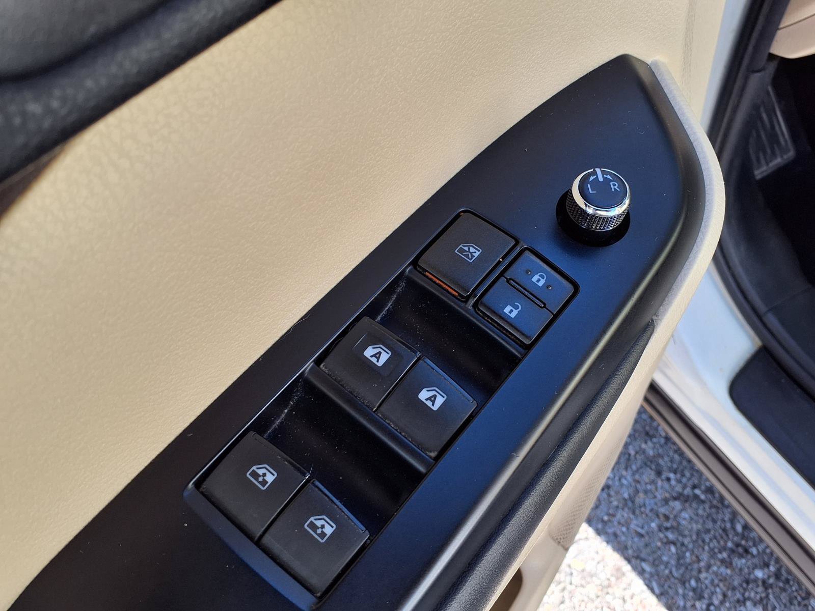 Used 2016 Toyota Highlander XLE AWD/4WD image 16