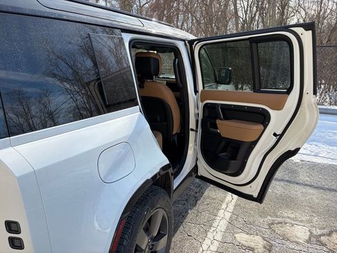 New 2026 Land Rover Defender 110 X-Dynamic SE image 16