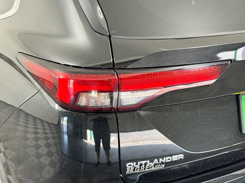 Used 2022 Mitsubishi Outlander SE image 36