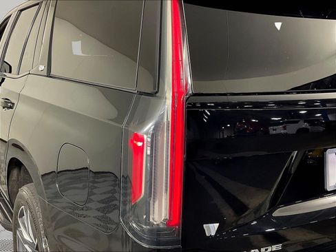 Used 2024 Cadillac Escalade Sport AWD/4WD image 23