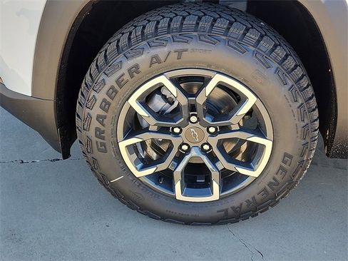 New 2026 Chevrolet Equinox ACTIV image 7