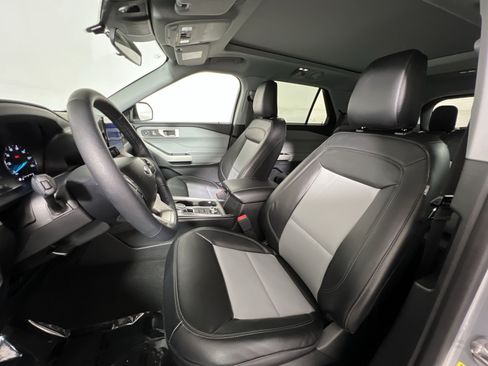Used 2023 Ford Explorer XLT w/ Equipment Group 202A AWD/4WD image 13