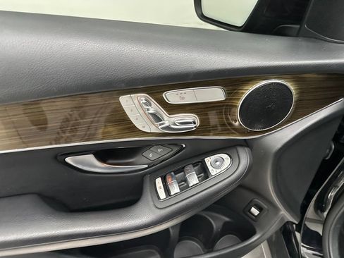 Used 2019 Mercedes-Benz GLC 300 4MATIC image 11