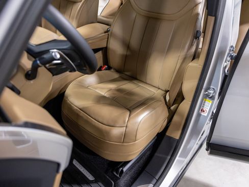 Used 2025 Land Rover Range Rover SE image 37