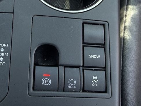 Used 2023 Toyota Highlander XLE FWD image 22