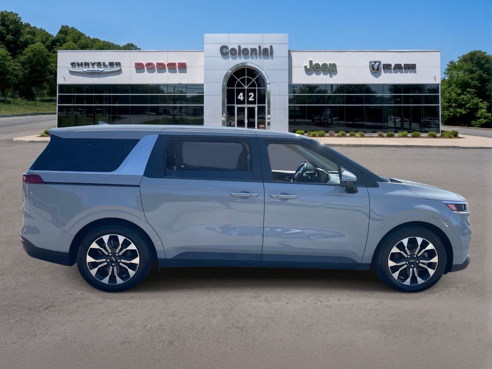 Used 2024 Kia Carnival EX FWD image 9