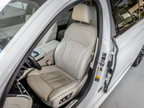 Used 2018 BMW 740i xDrive AWD/4WD image 18