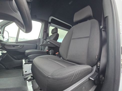 Used 2024 Mercedes-Benz Sprinter 2500 image 18