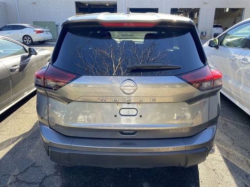 Used 2024 Nissan Rogue SV image 6