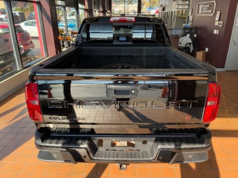 Used 2022 Chevrolet Colorado Z71 w/ Safety Package AWD/4WD image 9