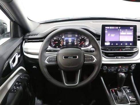 Used 2025 Jeep Compass Limited AWD/4WD image 13