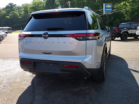 Used 2025 Nissan Pathfinder SV image 15