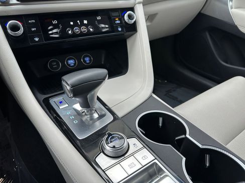 Used 2025 Genesis G70 2.5T image 42