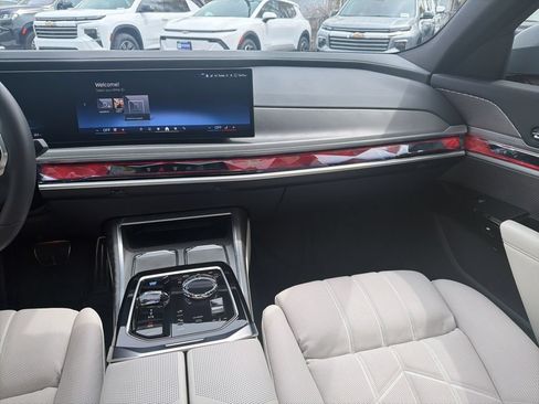 Used 2025 BMW i7 eDrive50 w/ M Sport Package RWD image 26