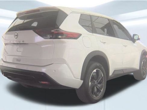 Used 2025 Nissan Rogue SV AWD/4WD image 6