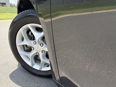 Used 2017 Chrysler Pacifica Touring Plus w/ Tire & Wheel Group FWD image 12