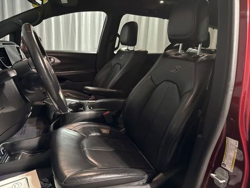 Used 2019 Chrysler Pacifica Touring-L Plus w/ Advanced Safetytec Group FWD image 6