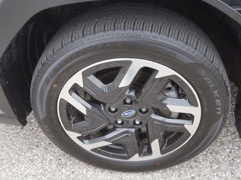 Used 2025 Subaru Forester Limited AWD/4WD image 9