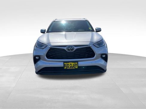 Used 2023 Toyota Highlander XLE AWD/4WD image 9