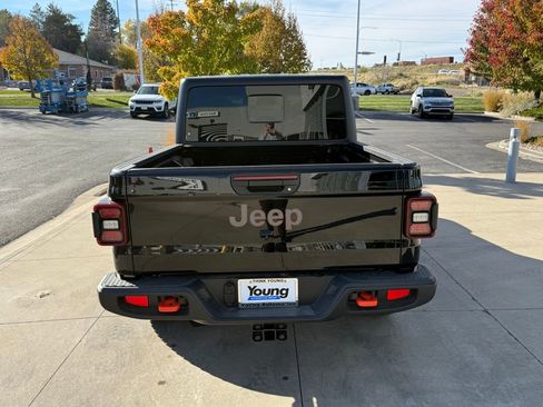New 2025 Jeep Gladiator Mojave w/ Convenience Group image 9