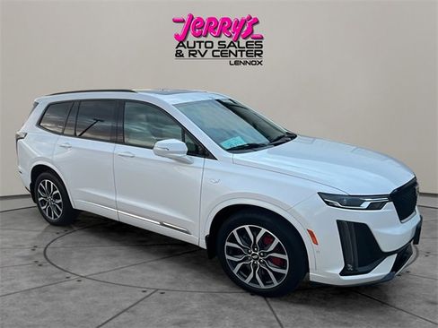 Used 2024 Cadillac XT6 Sport w/ Technology Package image 18