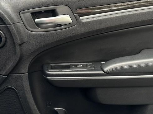 Used 2015 Chrysler 300 Limited RWD image 40