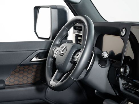 Used 2025 Lexus GX 550 w/ Accessory Package (2T) AWD/4WD image 27